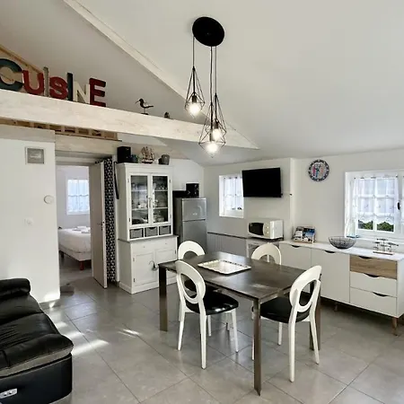 Les Alouettes, Maison Avec Pour 4 Personnes Proche De La Baie.